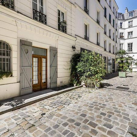 Modern French Studio In Paris Exterior photo