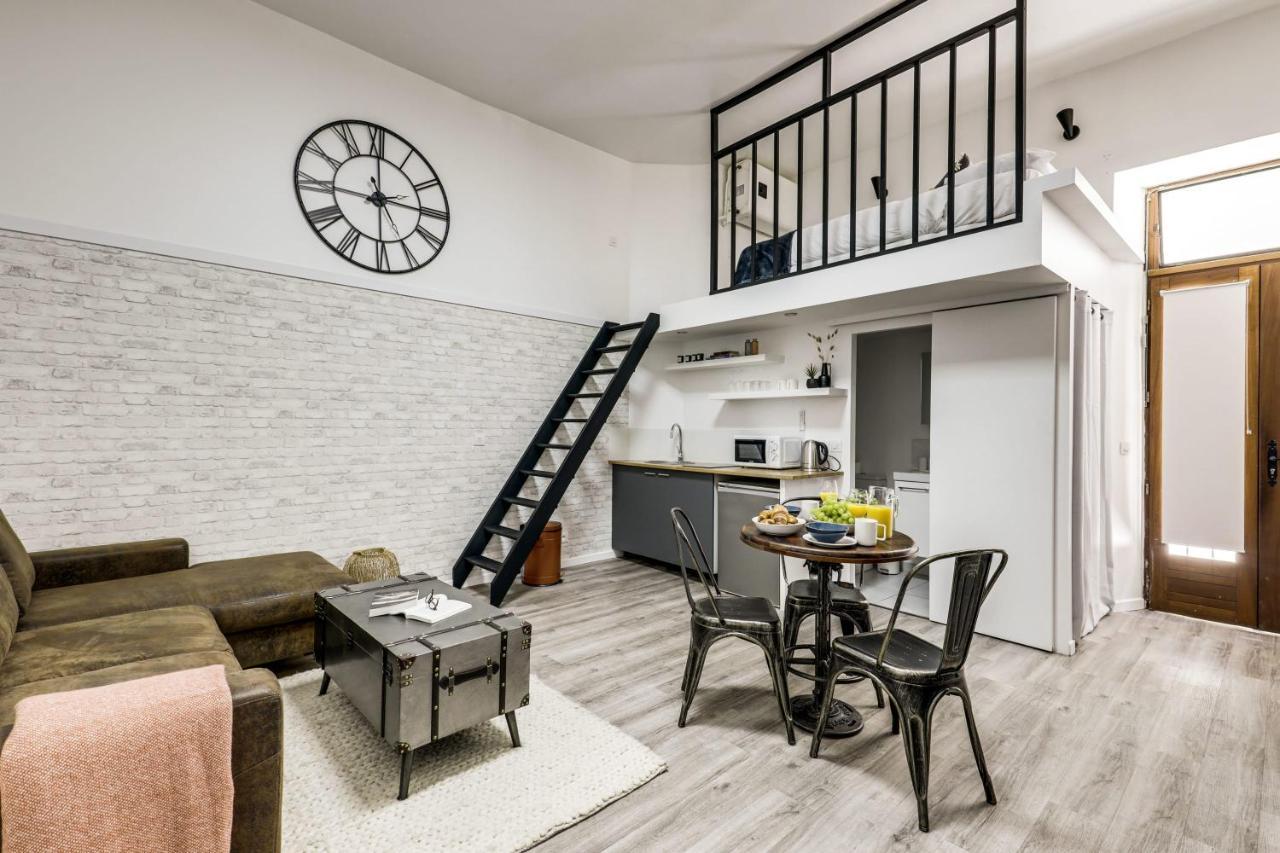 Modern French Studio In Paris Exterior photo