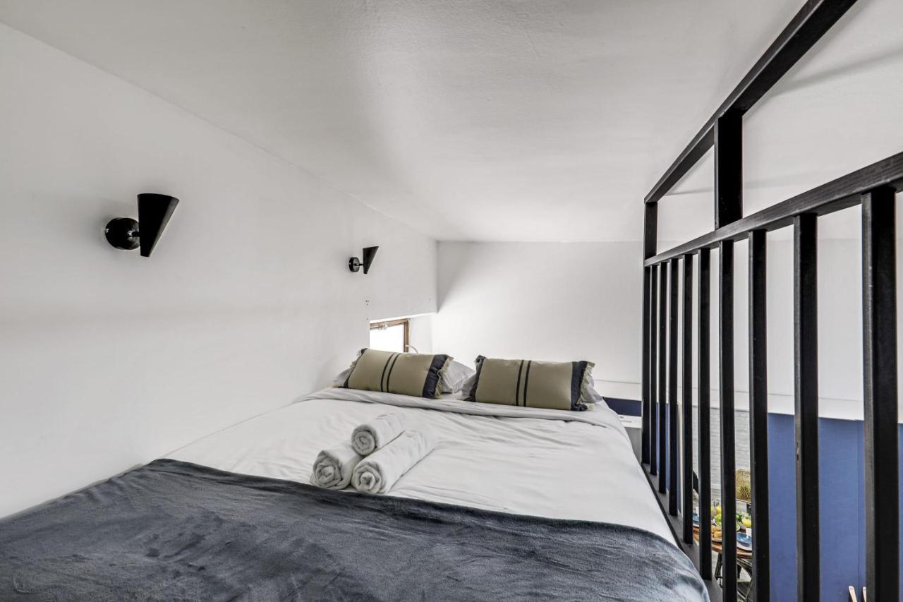 Modern French Studio In Paris Exterior photo
