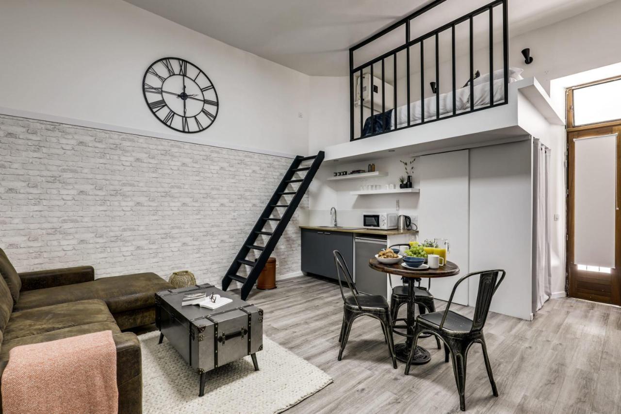 Modern French Studio In Paris Exterior photo